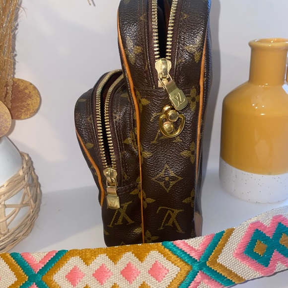 Authentic Louis Vuitton Amazone Monogram - Picture 4 of 10